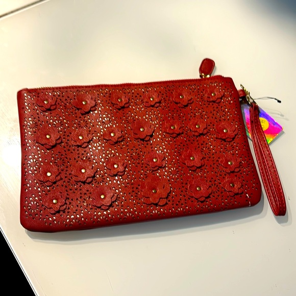 ❤️❤️❤️NWT ROSE PETAL RED CLUTCH👜 - Picture 1 of 3